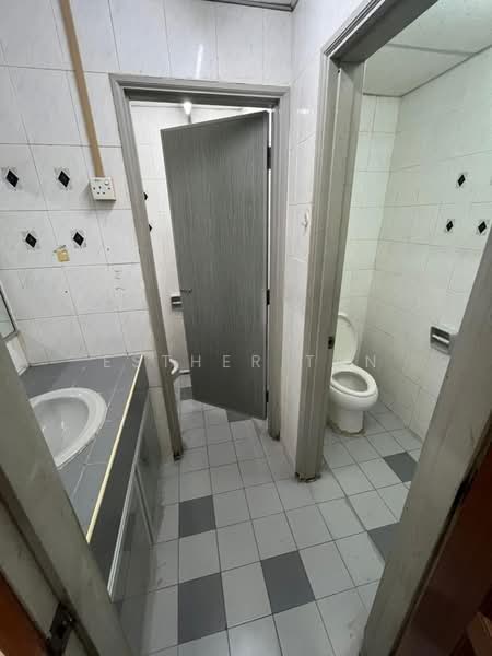 Office for Rent in Petaling Jaya (Selangor) - Esther Tan - Bathroom - PropertyGuru.com.my