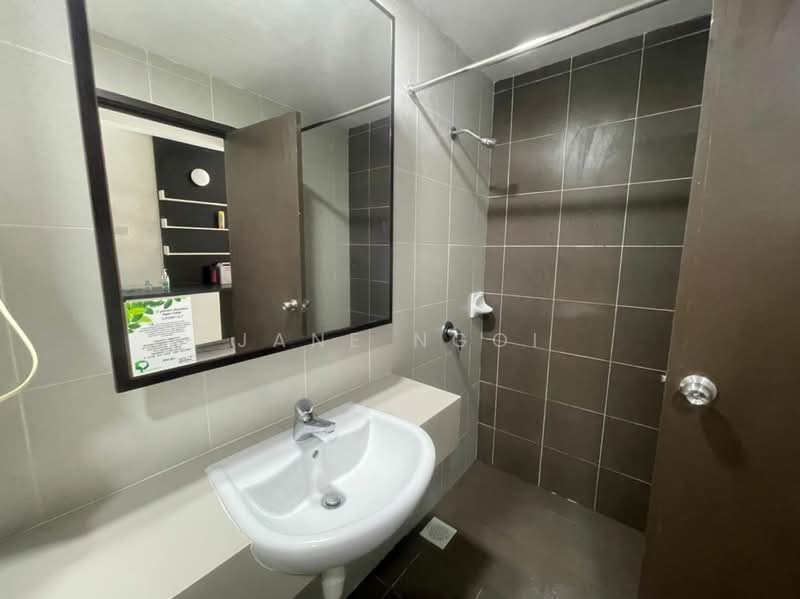 Pangsapuri untuk Disewa di Bayu Marina - Jane Ngoi - Bathroom - PropertyGuru.com.my