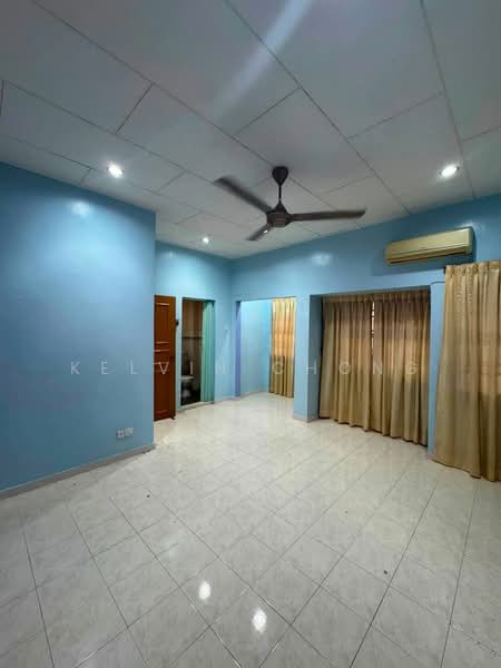 2-storey Terraced House for Rent in Ipoh (Perak) - Kelvin Chong - Living Room - PropertyGuru.com.my