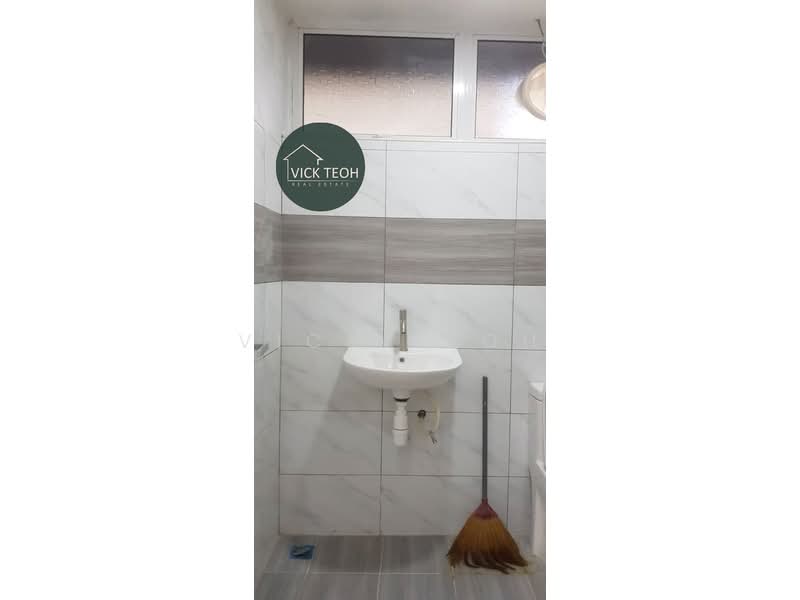 Pangsapuri untuk Dijual di Vista Bukit Dumbar - Vick Teoh - Bathroom - PropertyGuru.com.my