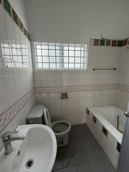 2-storey Terraced House for Sale in Usj 4 (Subang Jaya) - Cindle Tai - Bathroom - PropertyGuru.com.my