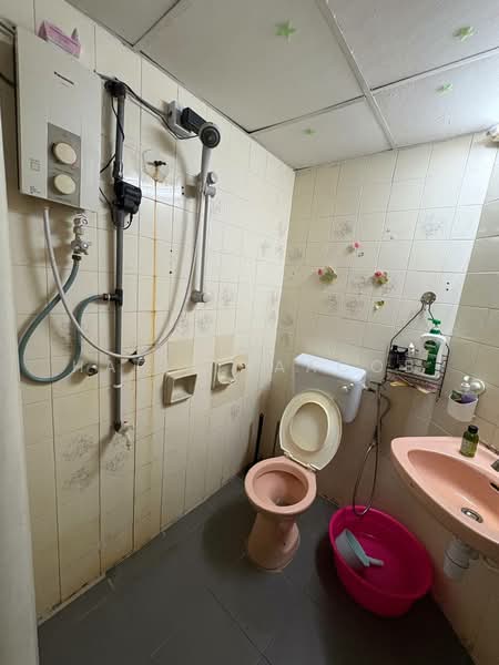 Condominium for Sale at Palm Court Condominium - Hafiz Yaacob - Bathroom - PropertyGuru.com.my