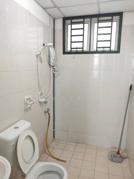 Servis Apartment untuk Dijual di Nusa Perdana Serviced Apartment - Nicholas . - Bathroom - PropertyGuru.com.my