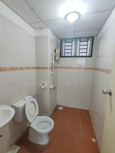 Servis Apartment untuk Dijual di Nusa Perdana Serviced Apartment - Nicholas . - Bathroom - PropertyGuru.com.my