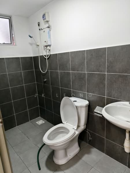 Pangsapuri untuk Disewa di Residensi Kepongmas 2 - JK Leong - Bathroom - PropertyGuru.com.my