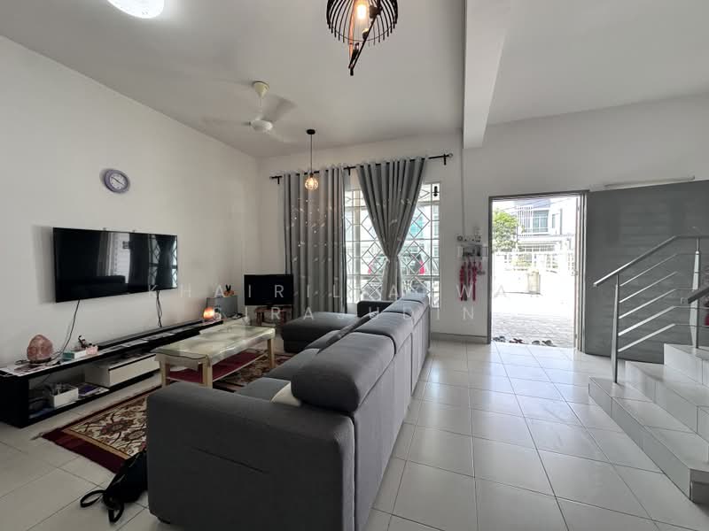 2-storey Terraced House for Sale in Saujana Utama (Puncak Alam) - Khairil Anwar Sirajudin - Living Room - PropertyGuru.com.my