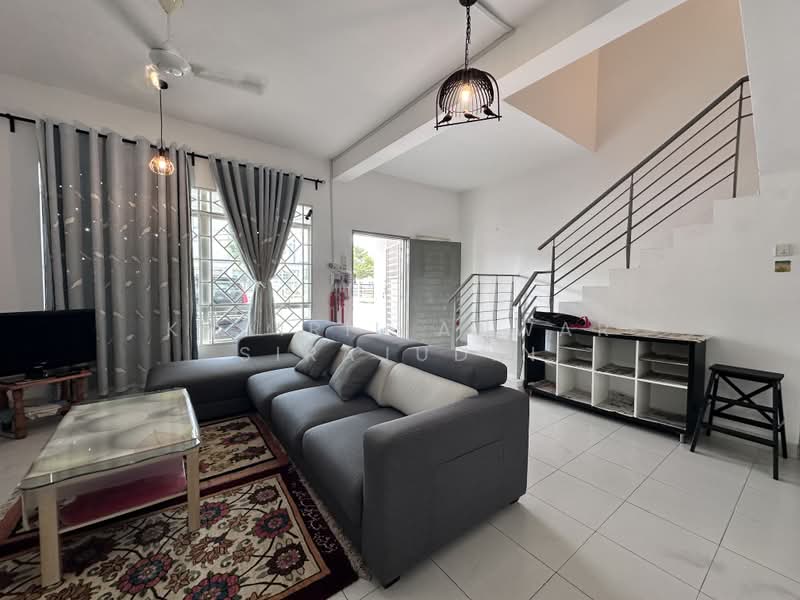 2-storey Terraced House for Sale in Saujana Utama (Puncak Alam) - Khairil Anwar Sirajudin - Living Room - PropertyGuru.com.my