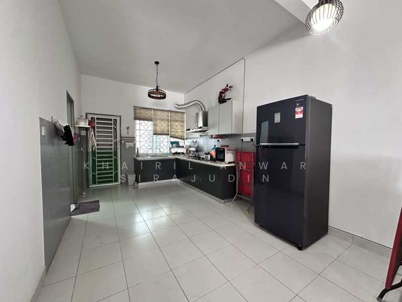 2-storey Terraced House for Sale in Saujana Utama (Puncak Alam) - Khairil Anwar Sirajudin - Kitchen - PropertyGuru.com.my