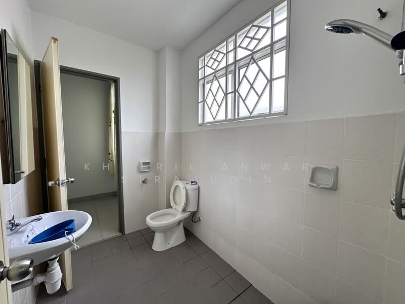 2-storey Terraced House for Sale in Saujana Utama (Puncak Alam) - Khairil Anwar Sirajudin - Bathroom - PropertyGuru.com.my