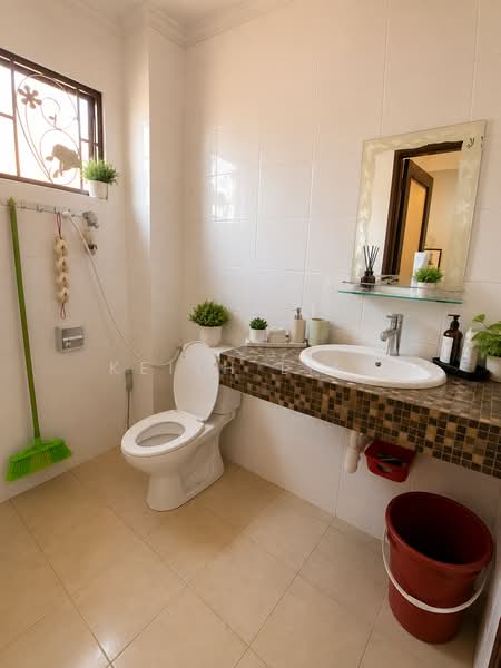Rumah Teres untuk Dijual di Sungai Long (Bandar Sungai Long) - Keith Liew - Bathroom - PropertyGuru.com.my