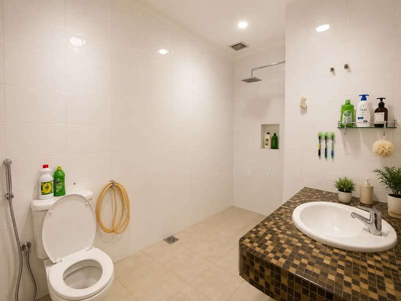 Rumah Teres untuk Dijual di Sungai Long (Bandar Sungai Long) - Keith Liew - Bathroom - PropertyGuru.com.my