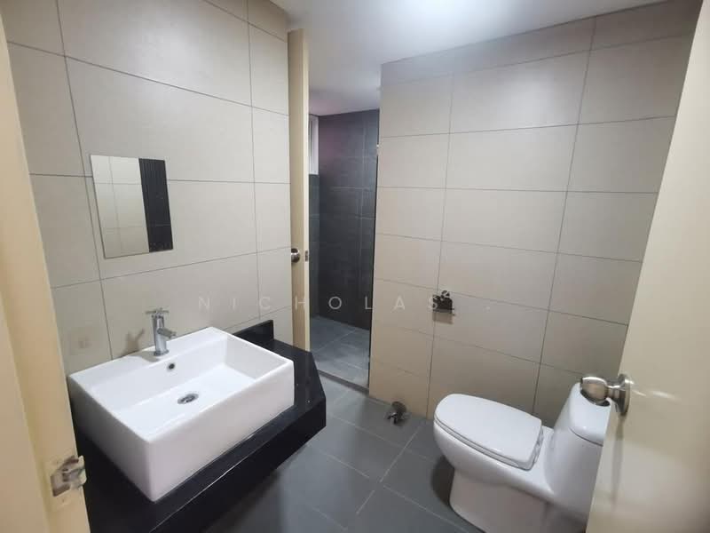 Apartment for Sale at Larkin Residence Phase 2 - Nicholas . - Bathroom - PropertyGuru.com.my