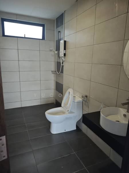 Servis Apartment untuk Dijual di Molek Regency - Yucong . - Bathroom - PropertyGuru.com.my