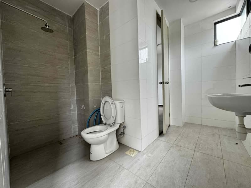 3-storey Terraced House for Sale in Mutiara Heights (Kajang) - Jayden Lee - Bathroom - PropertyGuru.com.my