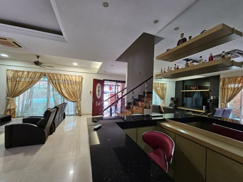 Semi-Detached House for Sale in Taman Naga Emas (Salak South) - Sunny Lee - Living Room - PropertyGuru.com.my