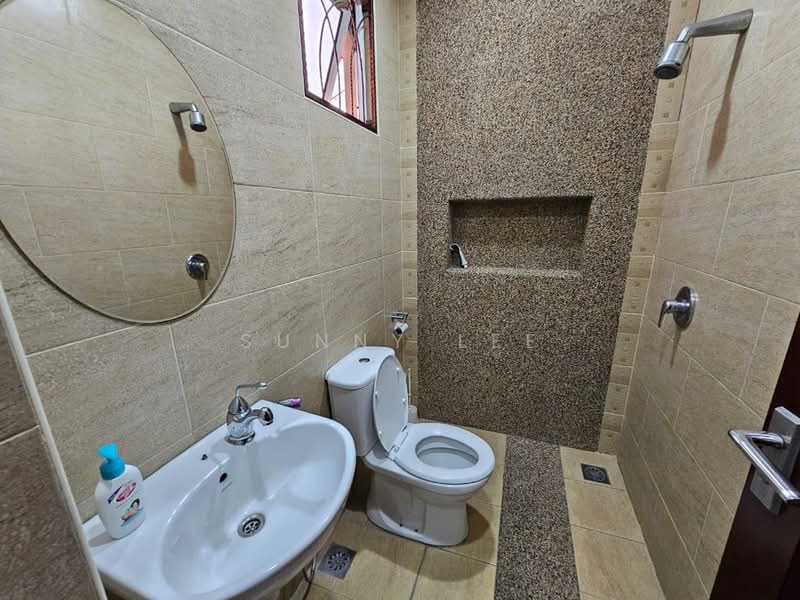 Semi-Detached House for Sale in Taman Naga Emas (Salak South) - Sunny Lee - Bathroom - PropertyGuru.com.my