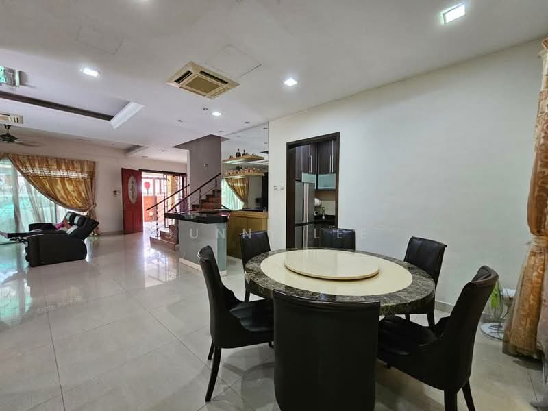 Semi-Detached House for Sale in Taman Naga Emas (Salak South) - Sunny Lee - Living Room - PropertyGuru.com.my