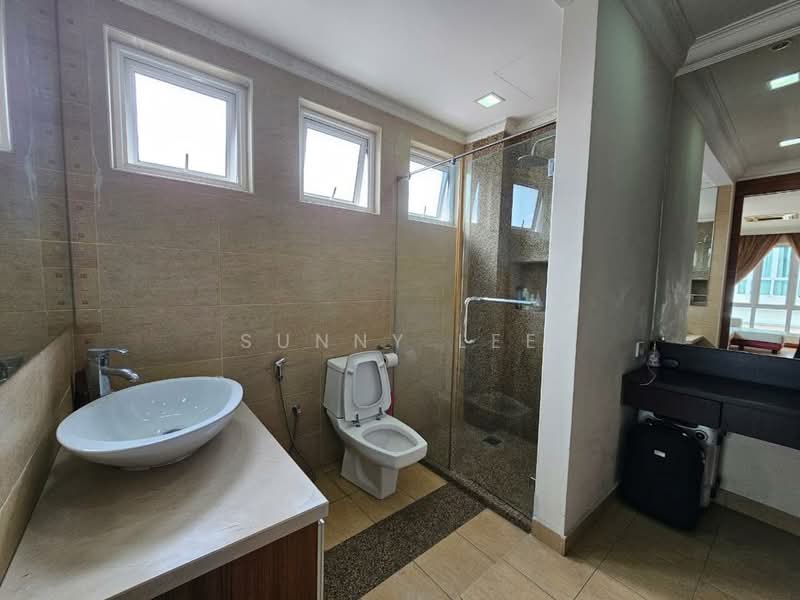 Semi-Detached House for Sale in Taman Naga Emas (Salak South) - Sunny Lee - Bathroom - PropertyGuru.com.my