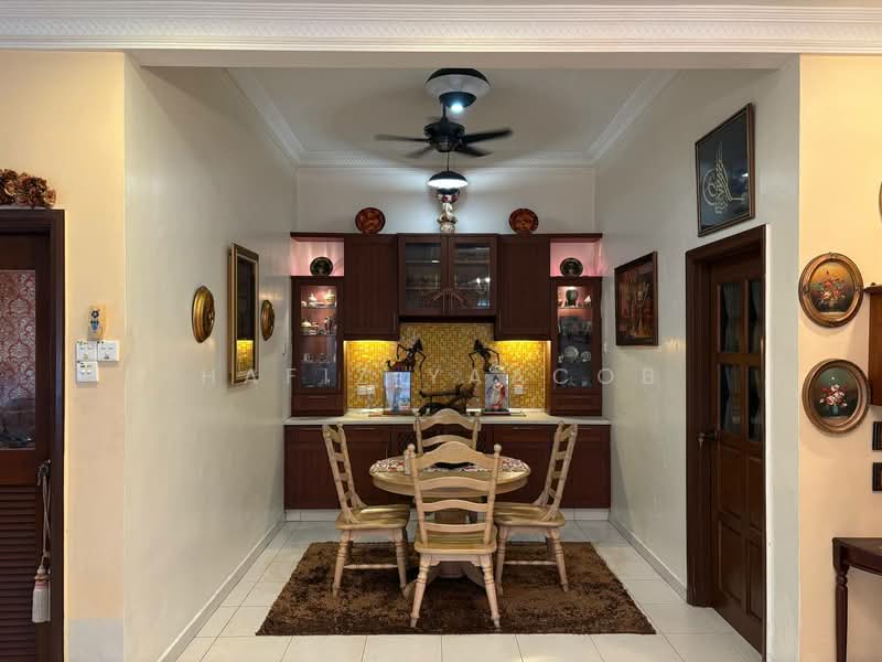 Rumah Berkembar untuk Dijual di Glenmarie Cove (Klang) - Hafiz Yaacob - Dining Room - PropertyGuru.com.my