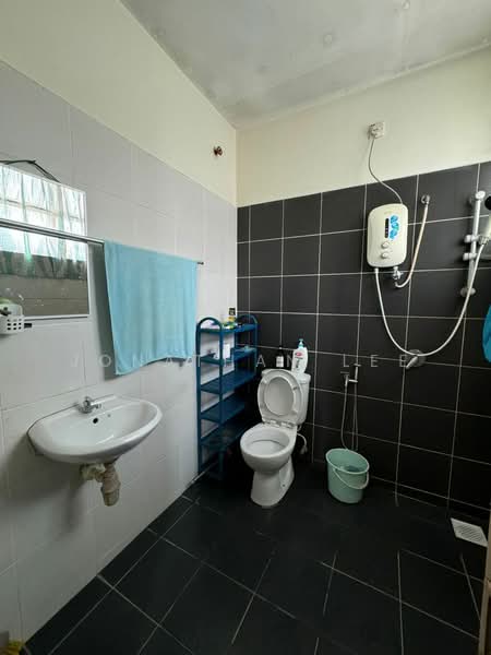 Semi-Detached House for Sale in Skudai (Johor) - Jonathan Lee - Bathroom - PropertyGuru.com.my