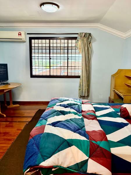 Rumah Berkembar untuk Dijual di Taman Kolam Air (Johor Bahru) - Shirley Lim - Bedroom - PropertyGuru.com.my