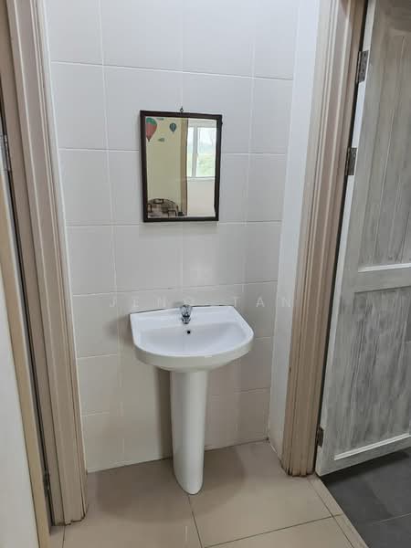 Pangsapuri untuk Disewa di Samajaya Apartment - Jeno Tan - Bathroom - PropertyGuru.com.my