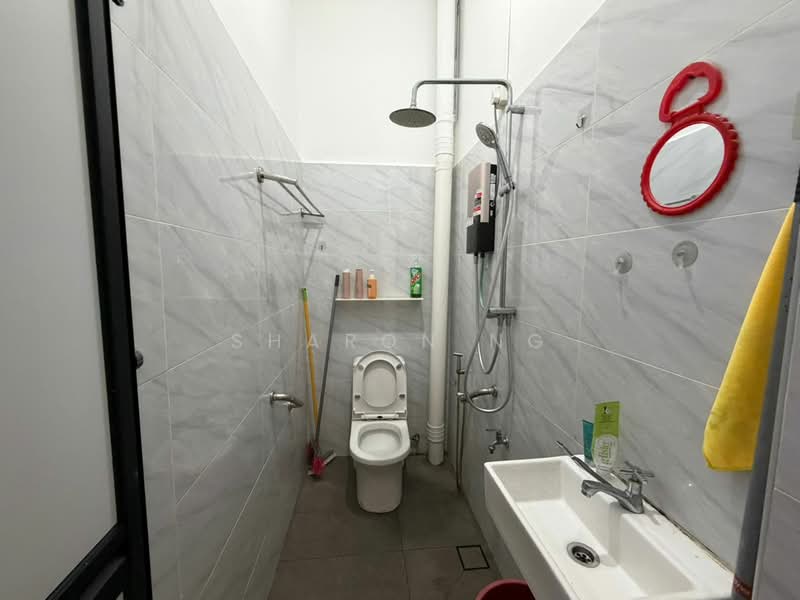 1-storey Terraced House for Sale in Taman Perling (Perling) - Sharon Ng - Bathroom - PropertyGuru.com.my
