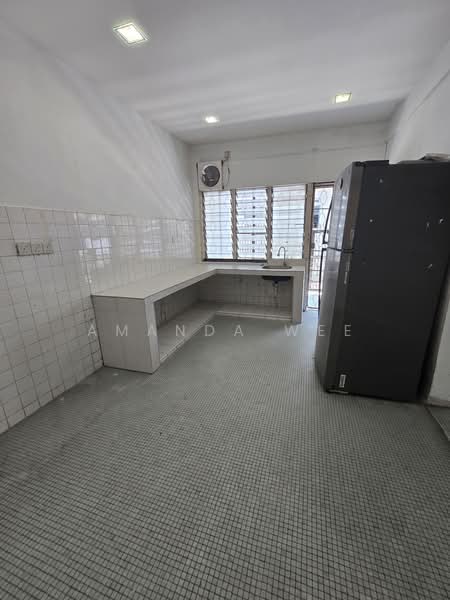 2-storey Terraced House for Rent in Taman Overseas Union (Taman Oug) (Jalan Klang Lama (Old Klang Road)) - Amanda Wee - Kitchen - PropertyGuru.com.my