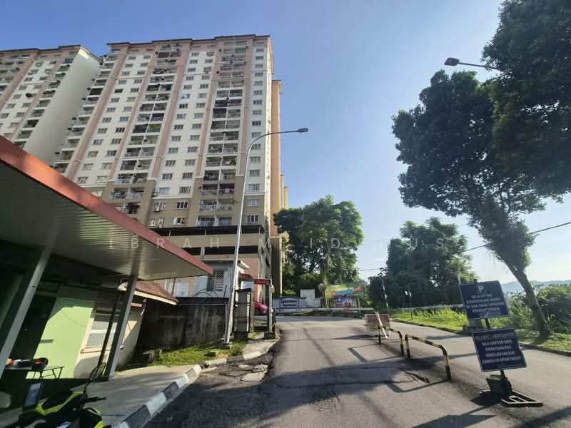 Pangsapuri untuk Dijual di Lakeview Apartments - Ibrahim Iderus - Exterior - PropertyGuru.com.my