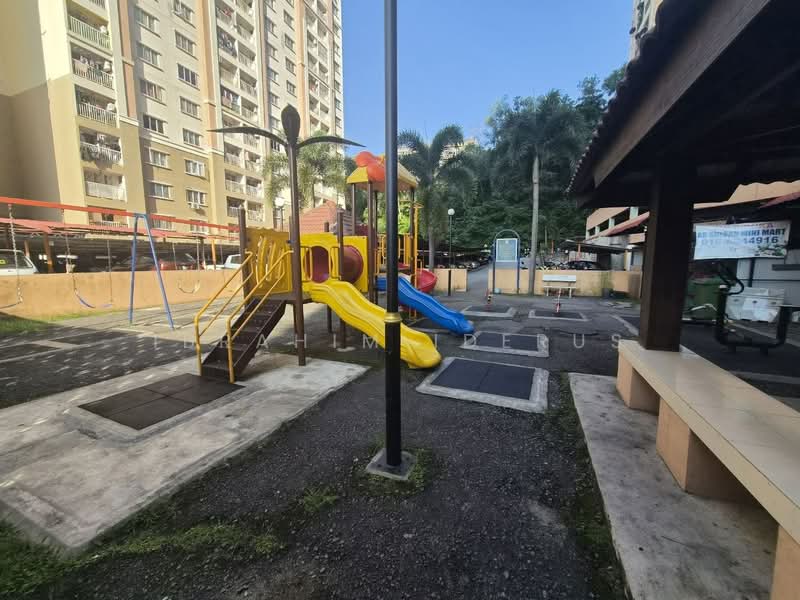 Pangsapuri untuk Dijual di Lakeview Apartments - Ibrahim Iderus - Exterior - PropertyGuru.com.my