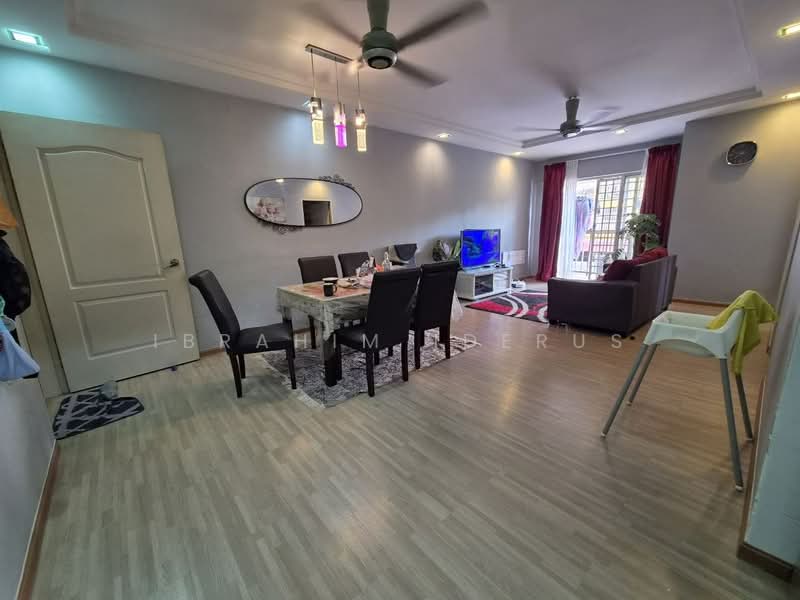 Pangsapuri untuk Dijual di Lakeview Apartments - Ibrahim Iderus - Living Room - PropertyGuru.com.my
