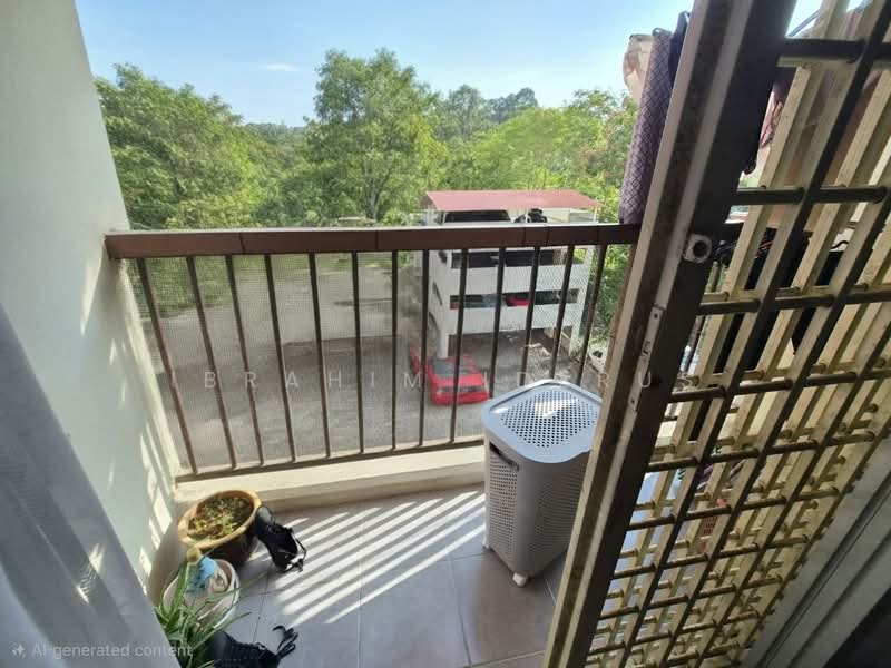 Pangsapuri untuk Dijual di Lakeview Apartments - Ibrahim Iderus - Balcony - PropertyGuru.com.my