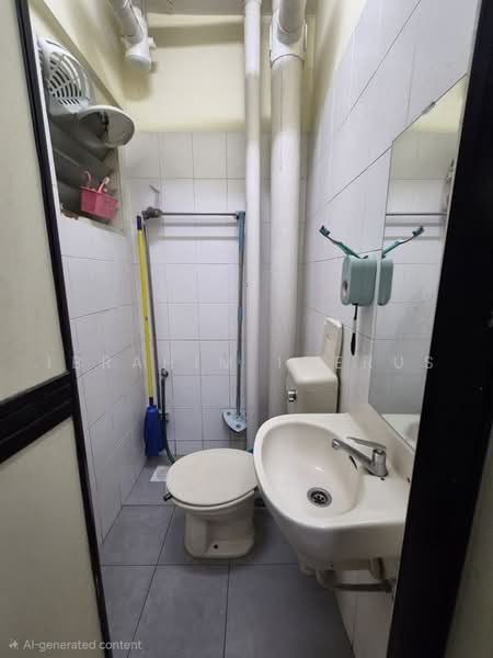 Pangsapuri untuk Dijual di Lakeview Apartments - Ibrahim Iderus - Bathroom - PropertyGuru.com.my