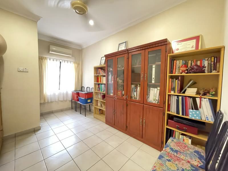 Rumah Teres 2 Tingkat untuk Dijual di Bukit Jelutong (Shah Alam) - Nadia Shukri - Study - PropertyGuru.com.my