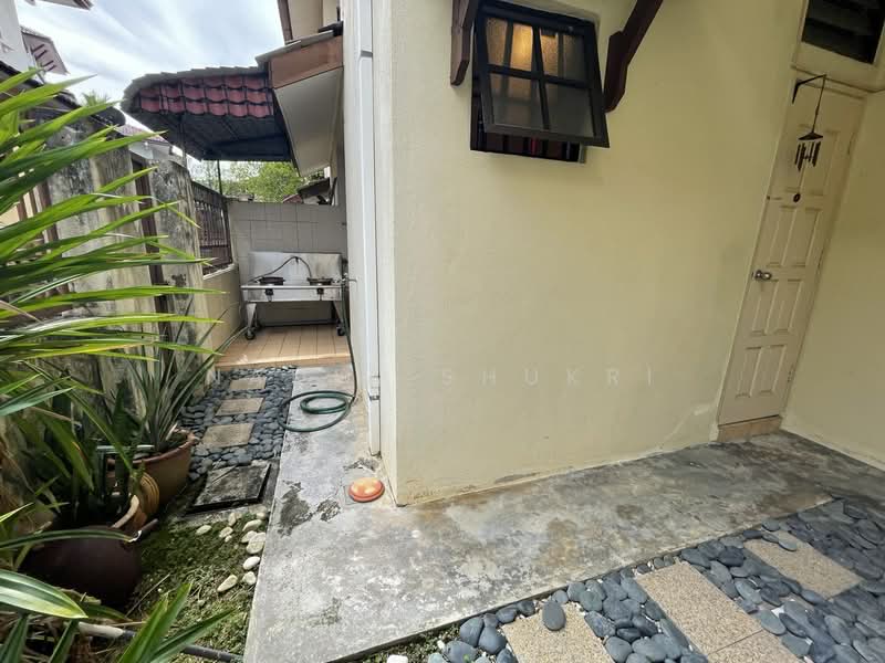 Rumah Teres 2 Tingkat untuk Dijual di Bukit Jelutong (Shah Alam) - Nadia Shukri - Exterior - PropertyGuru.com.my
