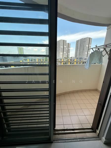 Pangsapuri untuk Dijual di Bayu Puteri 3 - Jayden Ng - Balcony - PropertyGuru.com.my