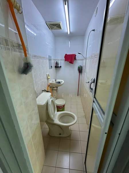 Pangsapuri untuk Dijual di Bayu Puteri 3 - Jayden Ng - Bathroom - PropertyGuru.com.my