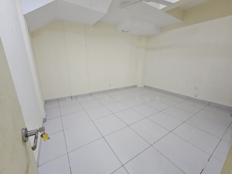 Semi-Detached House for Sale in Mahkota Hills (Cheras) - Mei SM Lee - Taman Mahkota Hill, BMC Bedroom - PropertyGuru.com.my
