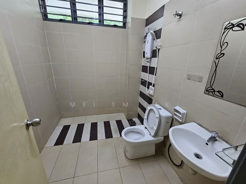Semi-Detached House for Sale in Mahkota Hills (Cheras) - Mei SM Lee - Taman Mahkota Hill, BMC Bathroom - PropertyGuru.com.my