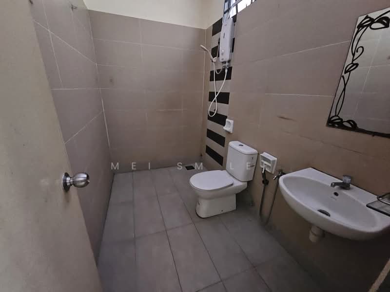 Semi-Detached House for Sale in Mahkota Hills (Cheras) - Mei SM Lee - Taman Mahkota Hill, BMC Bathroom - PropertyGuru.com.my