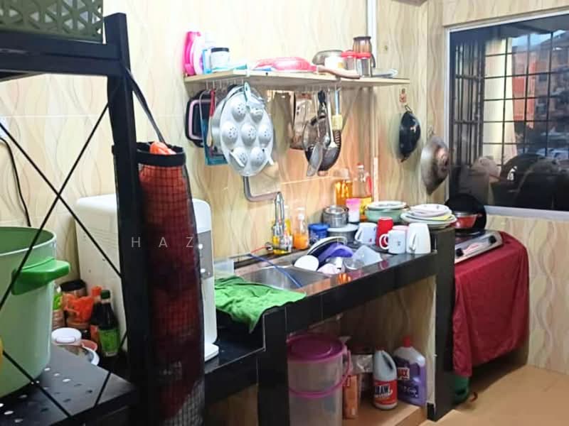 Rumah Flat untuk Dijual di Taman Desaria - Haziq Bohari - Kitchen - PropertyGuru.com.my