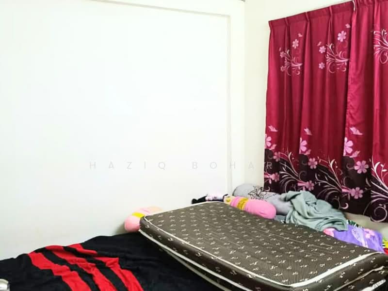 Rumah Flat untuk Dijual di Taman Desaria - Haziq Bohari - Bedroom - PropertyGuru.com.my