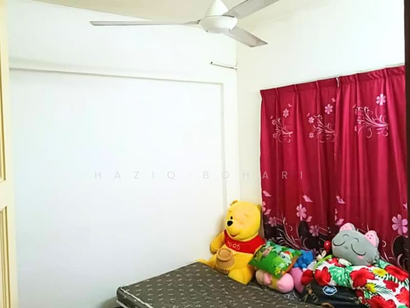 Rumah Flat untuk Dijual di Taman Desaria - Haziq Bohari - Bedroom - PropertyGuru.com.my