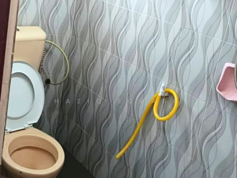 Rumah Flat untuk Dijual di Taman Desaria - Haziq Bohari - Bathroom - PropertyGuru.com.my