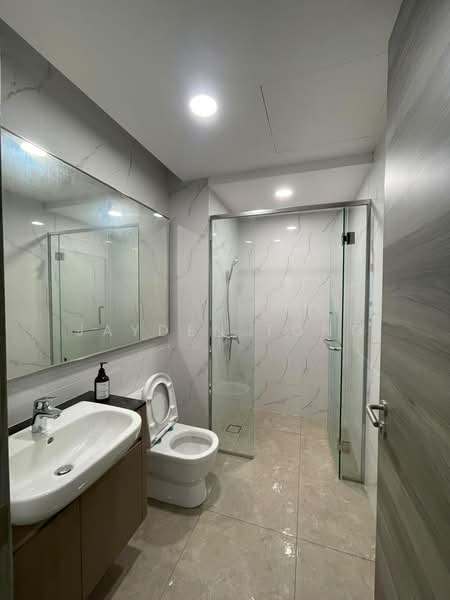 Servis Apartment untuk Disewa di Arcoris Residences - Jayden Tong - Bathroom - PropertyGuru.com.my