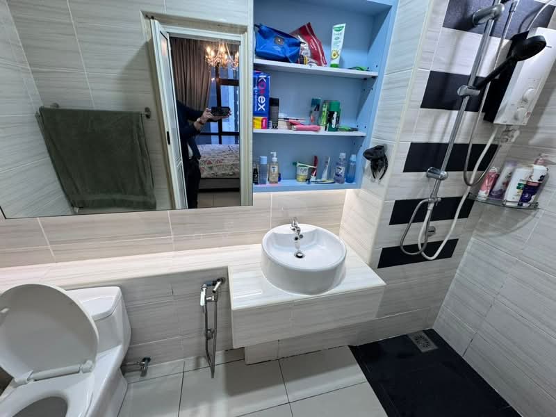 Service Residence for Sale at D'Summit Residences - Jovel Lim - Bathroom - PropertyGuru.com.my