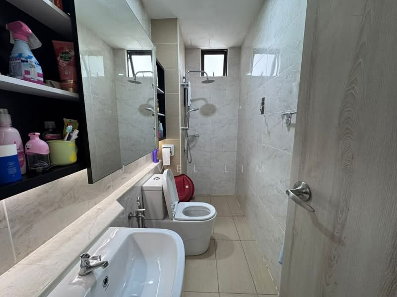 Service Residence for Sale at D'Summit Residences - Jovel Lim - Bathroom - PropertyGuru.com.my