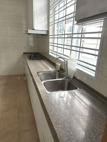 Rumah Teres 2 Tingkat untuk Disewa di Taman Mount Austin (Tebrau) - Vera Cheong - Kitchen - PropertyGuru.com.my