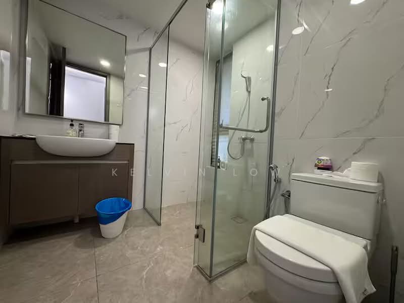 Kondominium untuk Dijual di Isola - Kelvin Low - Bathroom - PropertyGuru.com.my