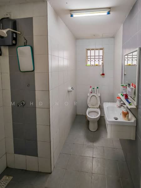 Condominium for Sale at Kristal Heights - Mohd Nor Fahmi - Bathroom - PropertyGuru.com.my
